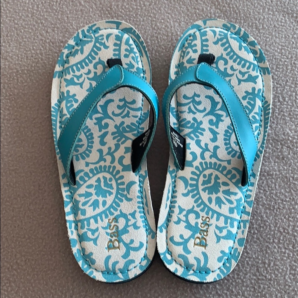 Bass flip flops
